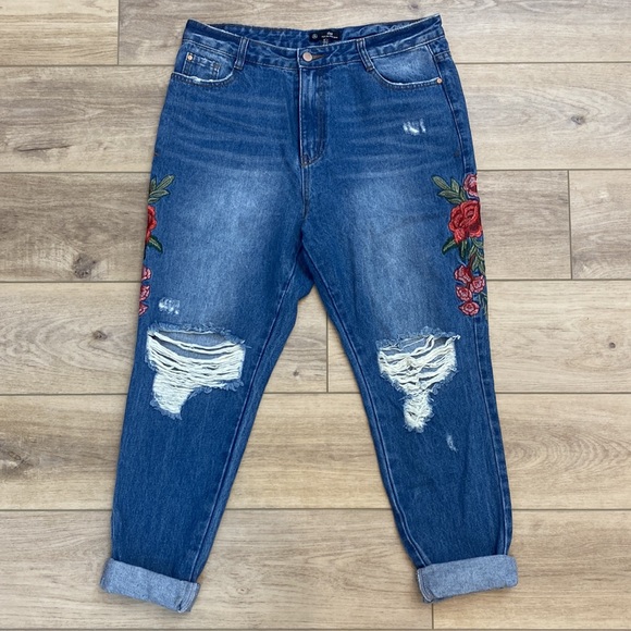 Missguided | Riot | Embroidered High Rise Distressed Mom Jeans - Picture 4 of 16